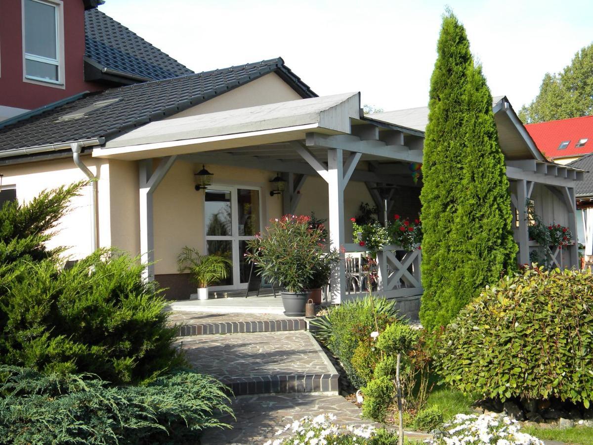 Hotel Gasthaus Ela Dahlewitz Exterior foto